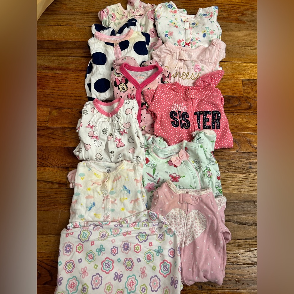 10 pajamas and a sleep sack 
1 newborn size and the rest
Sleep sack 0-6